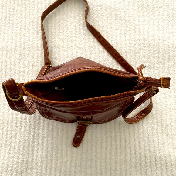 Small Faux Leather Crossover Purse - Picture 4 of 5
